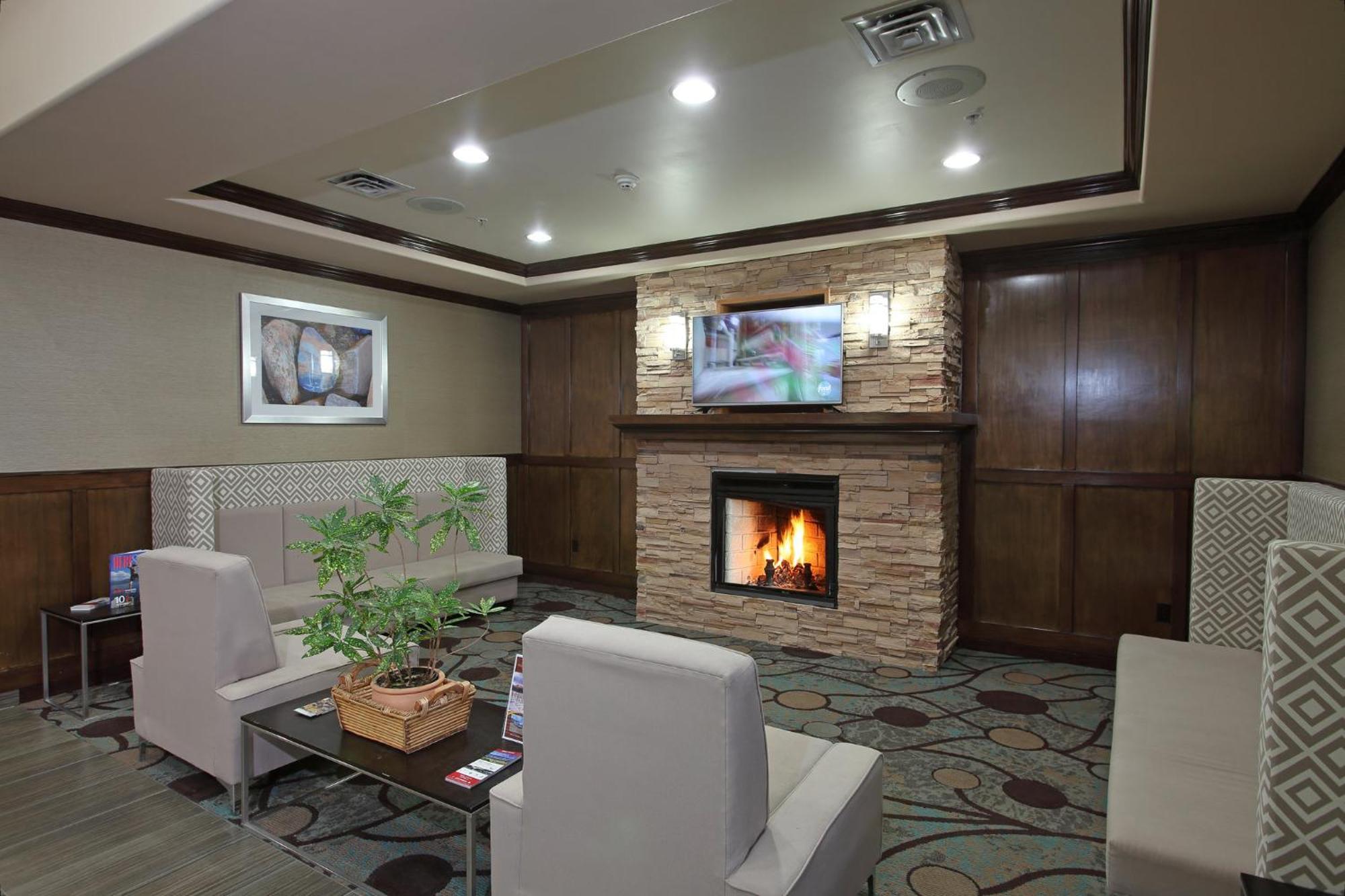 Holiday Inn Express Hotel & Suites Vernon By Ihg Eksteriør bilde